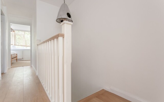 Modern 3 Bedroom In South West London