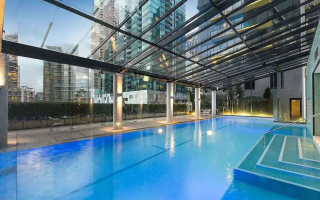 Large 3BR Apt Near Crown, Sleeps 10, Free Parking