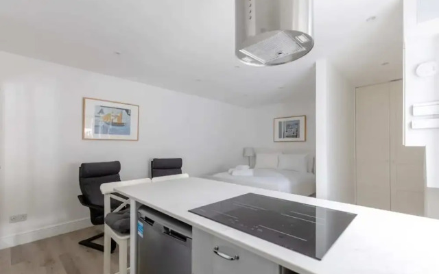 Sleek & Well-connected Studio Flat Archway!