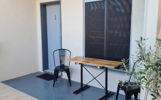 Safari Lodge Motel – Balcony – Tennant Creek