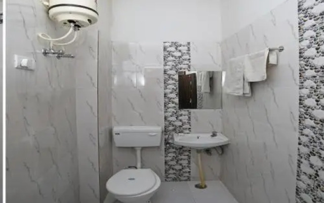 Hotel The Regal Inn by OYO Rooms