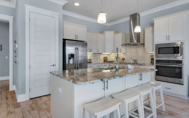 Bay Side 4 Bedroom Home by RedAwning