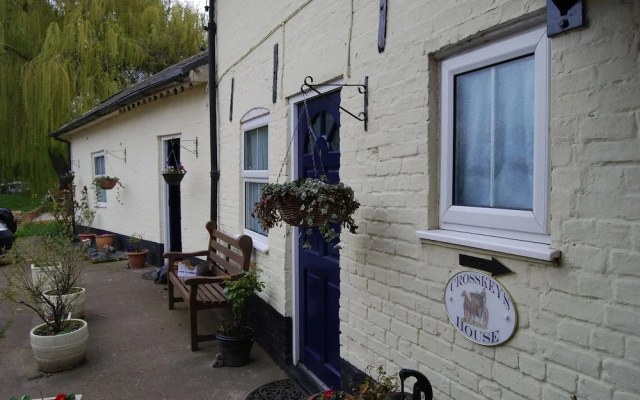 Cottage - Sleeps 3, Parking & Fishing