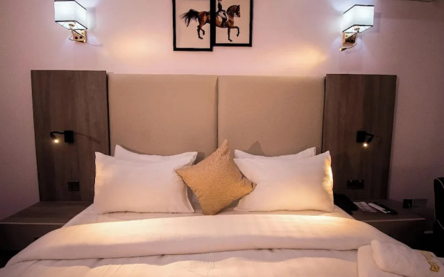 Marchforte-Courtyard Hotel