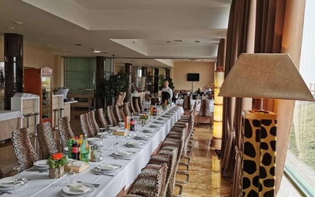 Hotel Zoo