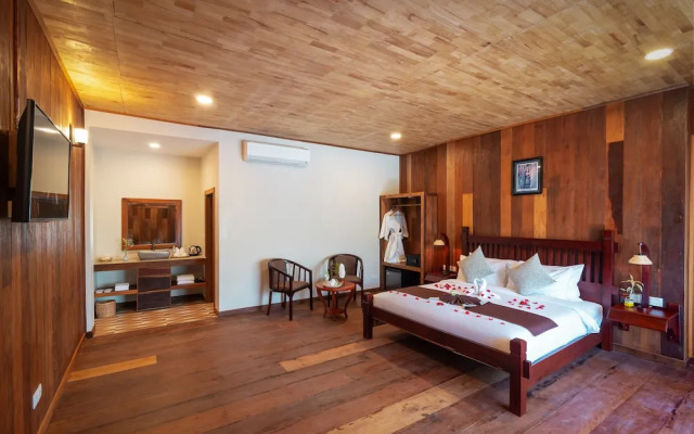 Family Wooden Boutique