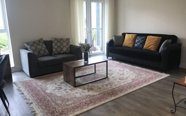 Lovely 1-bed Apartment in Addlestone
