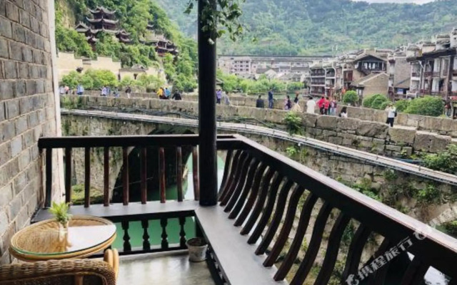 Wushi Ju | Zhenyuan Ancient Town Riverside Homestay