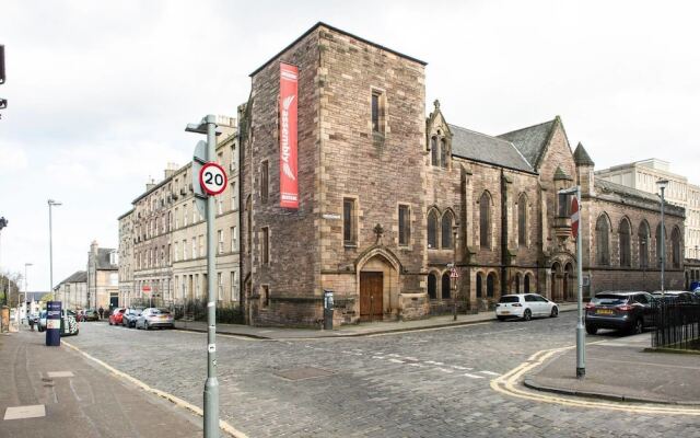 Stylish Central Apartment Near Royal Mile