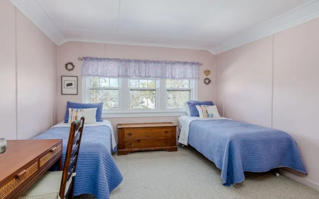 Beachfront Retreat - 5BR Home With Stunning Views