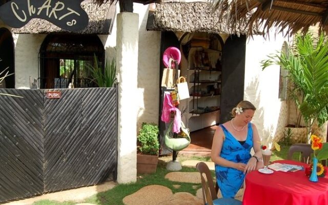 Charts Resort & Art Cafe
