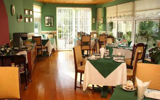 Berkeley Lodge