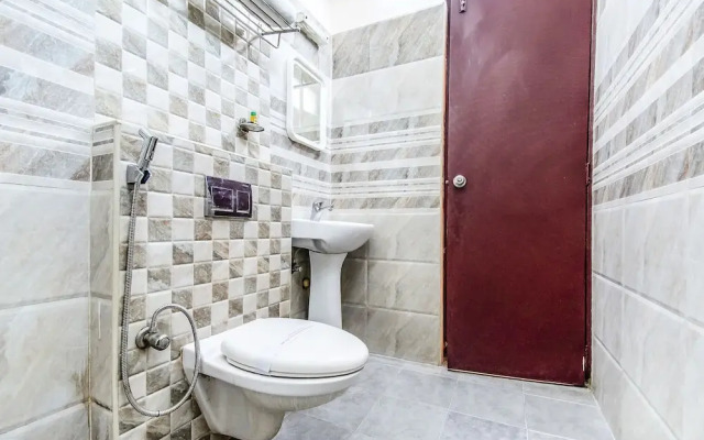OYO 4324 Hotel Emerald Manor