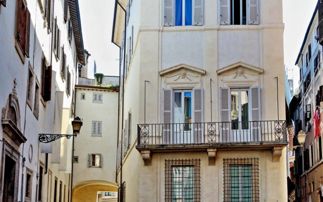 Town House - Treasurerome Collection