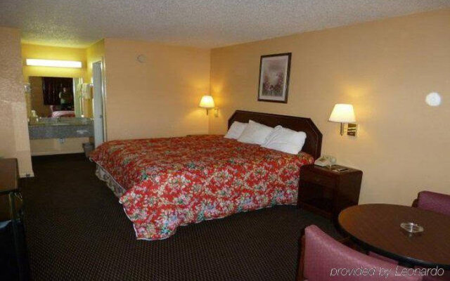 Redwood Inn and Suites