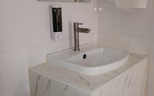 Harman Suites Moalboal