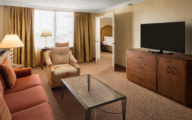 Crowne Plaza Louisville Airport Expo Ctr by IHG