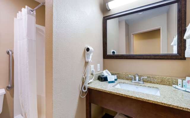 Quality Inn I-70 Near Kansas Speedway