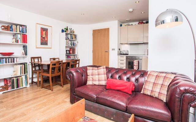 Lovely 1 Bedroom Apartment On the Canal