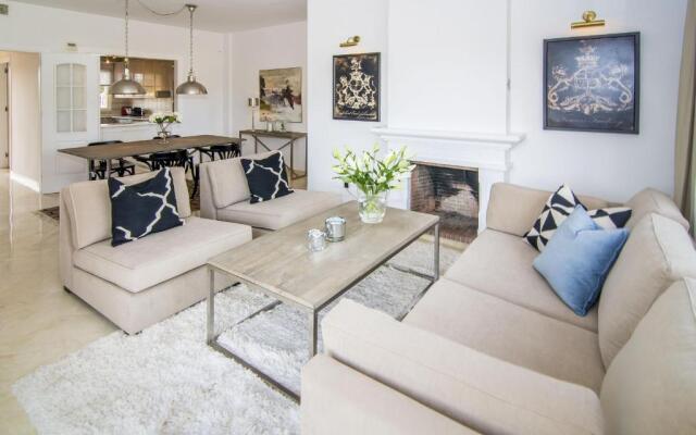 LBP- 3 Bedroom apartment with large roof top terrace