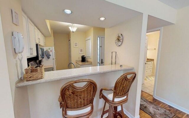 Centre Court by RedAwning