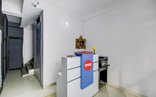 OYO Flagship 80478C Yadav Residency