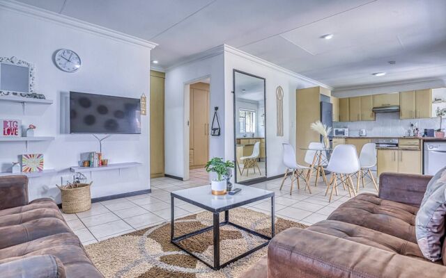 The Cottage-1 Bed-pool-bbq-fibre-solar-samrand