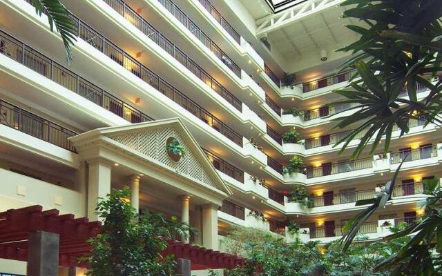 Отель Embassy Suites by Hilton Charlotte