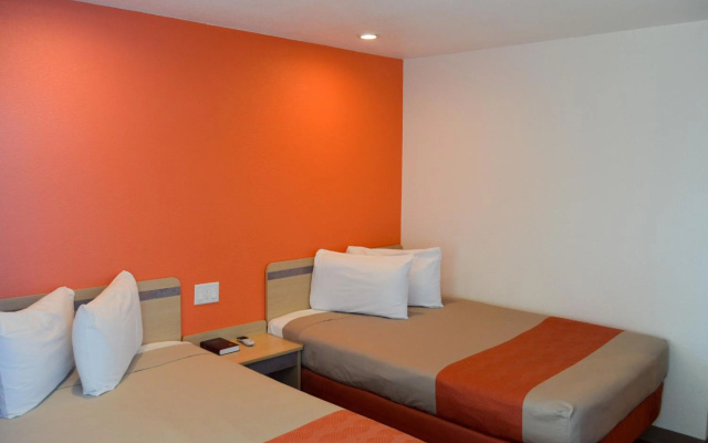 Motel 6 Lost Hills, CA