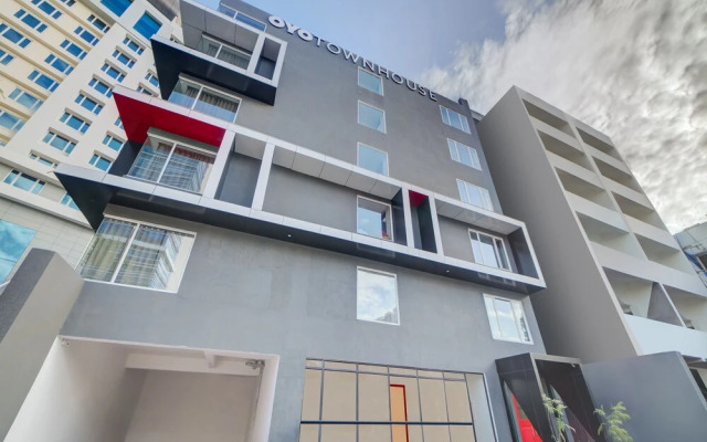 OYO Townhouse 111 A3 Empire