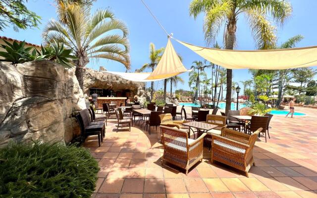 Estandar AP,piscina, acceso directo a la Playa