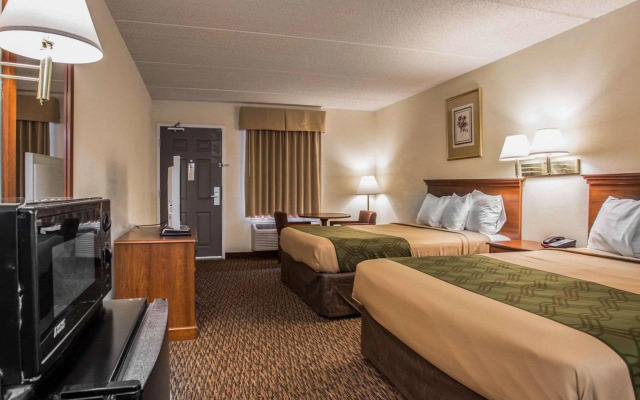 Econo Lodge Inn & Suites