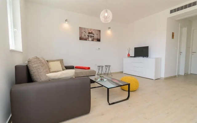 Mali Princ - Modern and Comfortable - A2