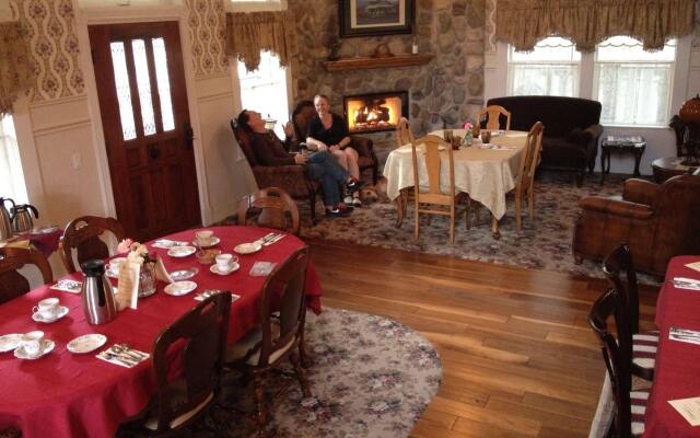 ForFriends Inn Bed and Breakfast