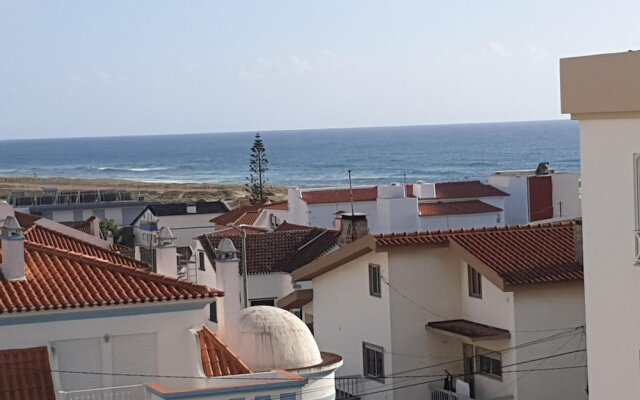 Apartment with 2 Bedrooms in Lourinhã - 2 Km From the Beach
