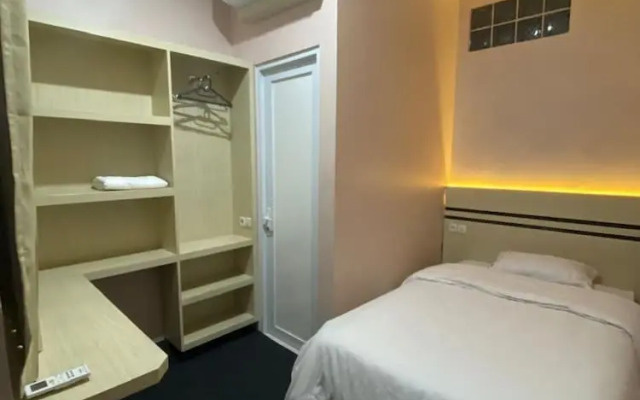 Karana Guesthouse Syariah Bandung & Luang Cafe