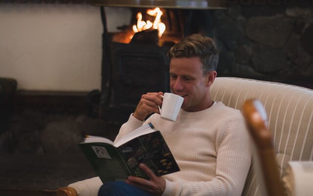 Dawson Falls Mountain Lodge