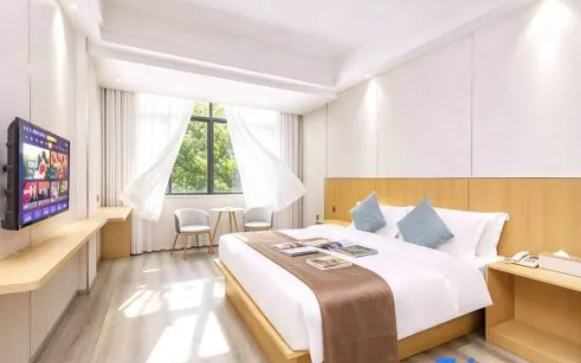 Yun Bo Light Luxury Hotel