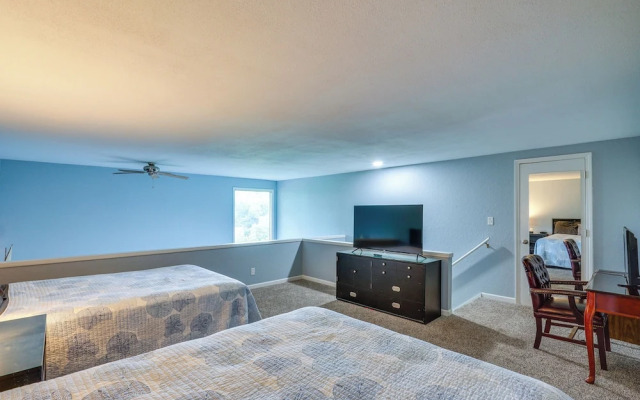 Lake-view Margaritaville Retreat w/ Screened Porch