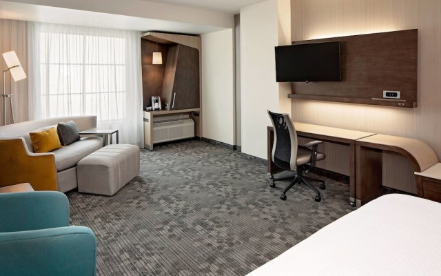 Courtyard by Marriott Dallas Downtown/Reunion District