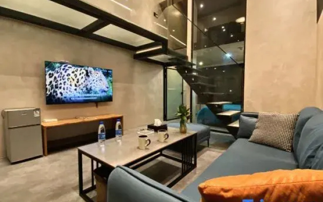 Zhuhai Low-key LOFT Suite Apartment (Huafa Shangdu Haiyin Youyicheng Branch)