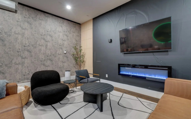 Stylish Home Near Lake Travis w/ Entertainment