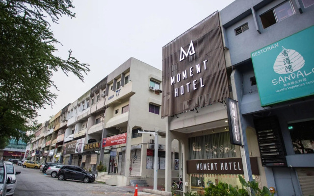 Moment Hotel