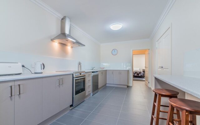 Thompson Avenue Apartments No.2