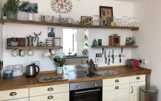 Sunnyview 5-bed House in Kingsbridge With Parking