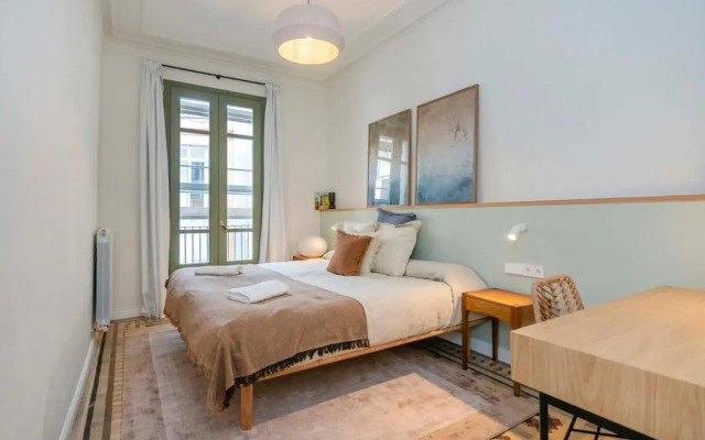 Amazing 5 bedrooms 5 bathrooms by Plaza Catalunya