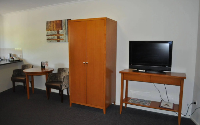 Sundowner Hotel Motel