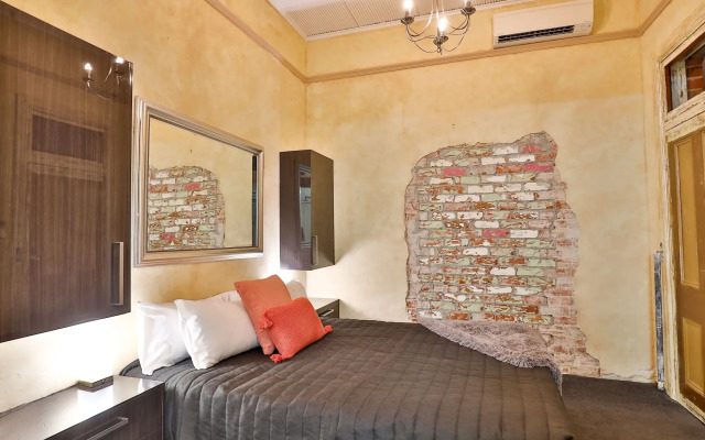 Indulge Apartments - Eighth Street