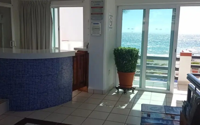WIVC Casa de la Playa Condo - Literally on the Beach with Swimming Pool & Jacuzzi