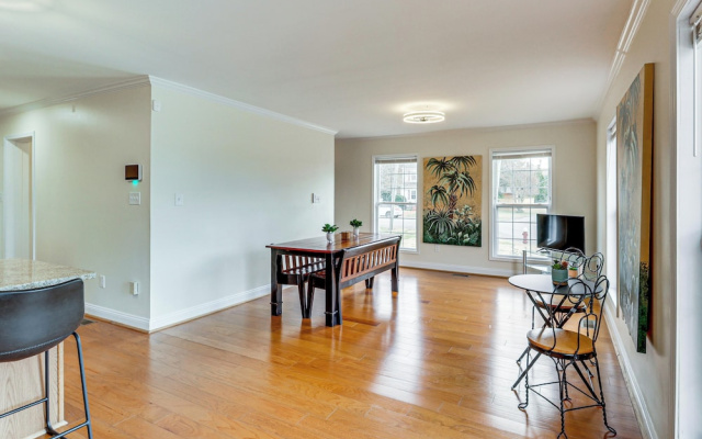 Walk to Dtwn & Campus! Spacious Hampton Home